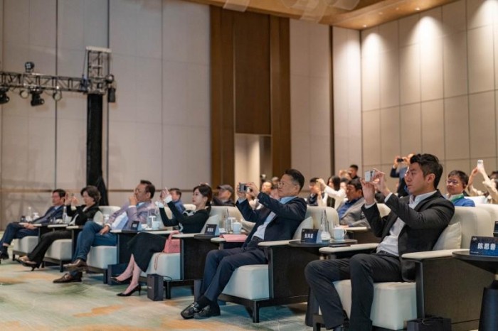 星際動力入駐寧波前灣新區，嘉賓被人形機器人產品吸引